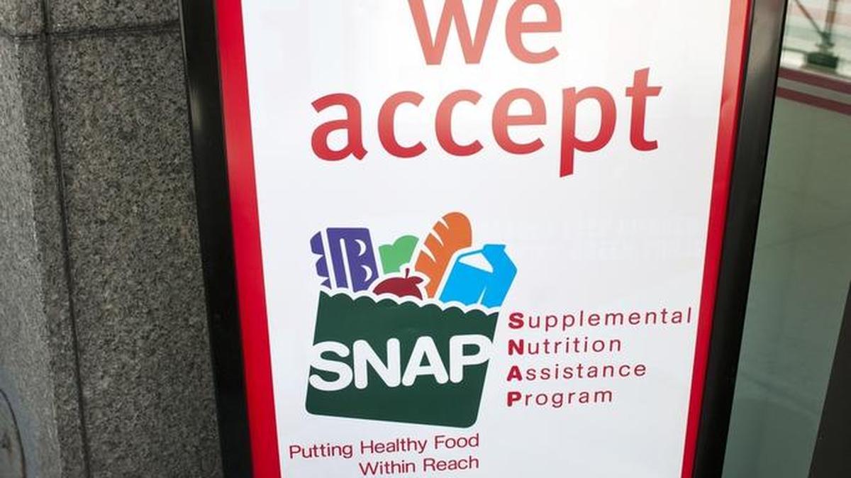 A sign in front of a 7-Eleven in New York announces that the convenience store accepts SNAP (Supplemental Nutrition Assistance Program), on October 20, 2012. (Richard B. Levine/Sipa USA/TNS)