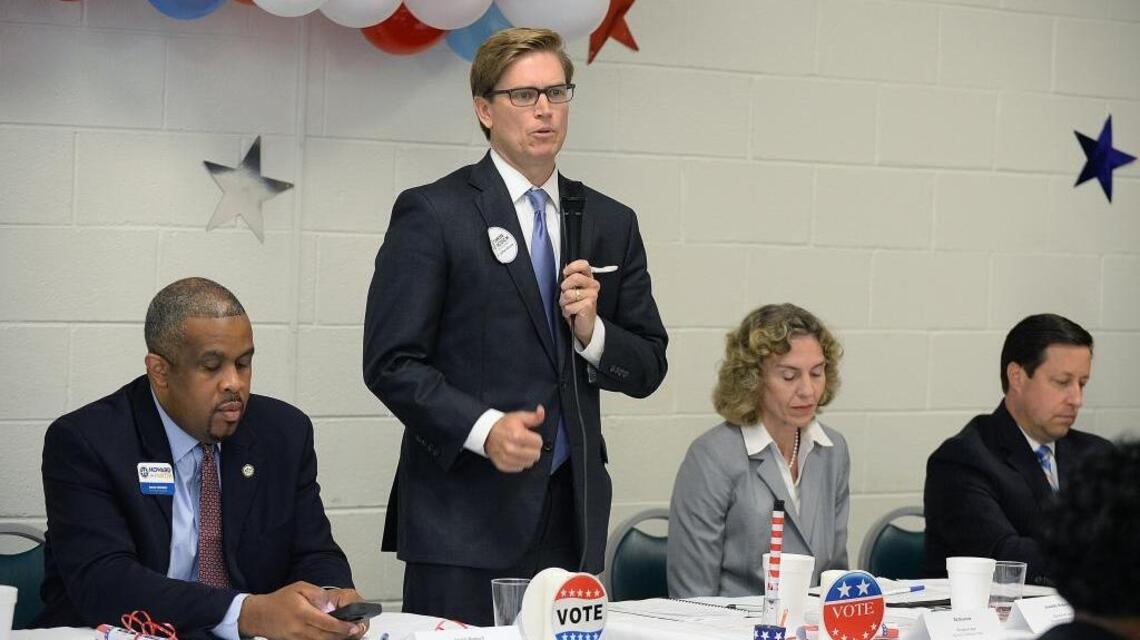 Who will be mayor? A tale of two polls