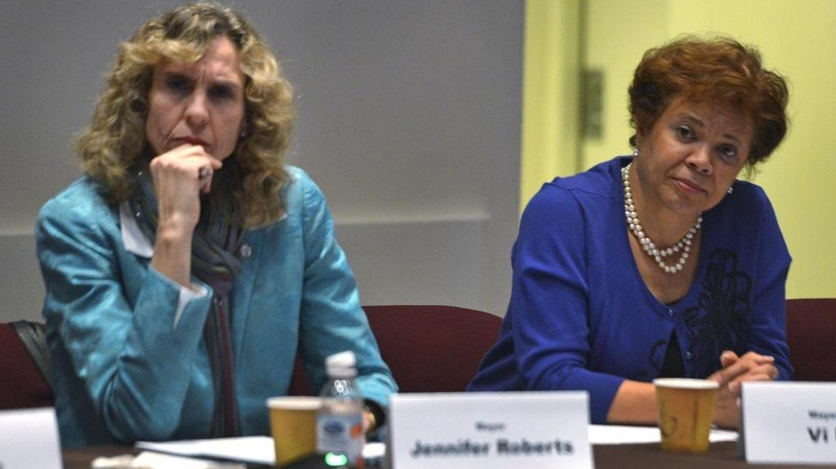 Charlotte Mayor Jennifer Roberts and Mayor Pro Tem Vi Lyles listen Monday before voting to repeal the city’s non-discrimination ordinance.