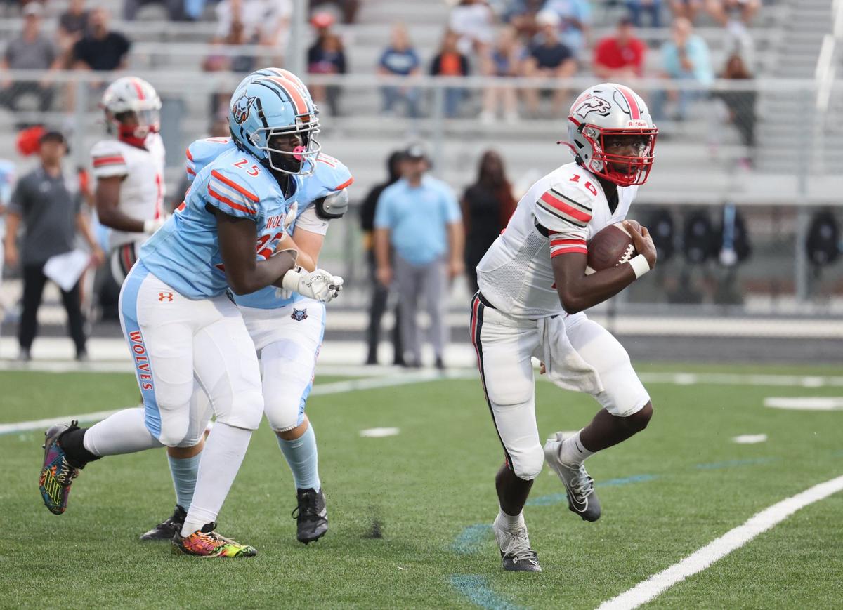South Pointe quarterback Cam McMillon (10)