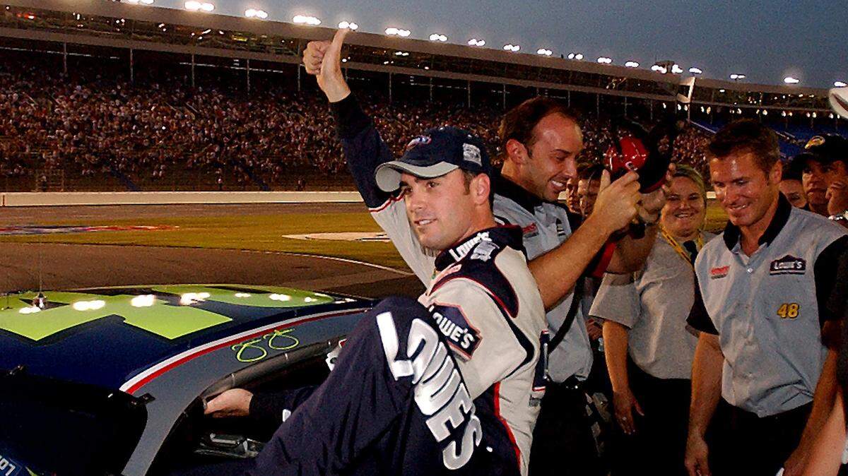 KRT SPORTS STORY SLUGGED: CAR-COCACOLA600 KRT PHOTO BY JEFF SINER/CHARLOTTE OBSERVER (May 27) CONCORD, NC -- Jimmie Johnson waves to the crowd after qualifying on Thursday, May 27, 2004, for the pole position for the Coca-Cola 600 NASCAR race. (gsb) 2004