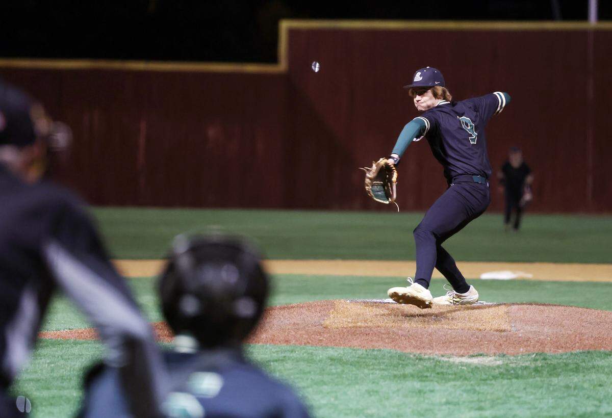 Catawba Ridge’s Zach Young pitches in Wednesday’s game against South Meck in Charlotte.