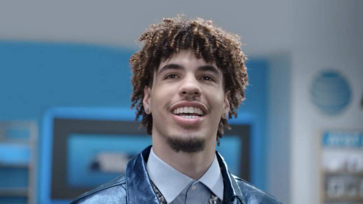 Hornets star LaMelo Ball appears in an AT&T commercial where he aspires to be an AT&T Employee of the Week.