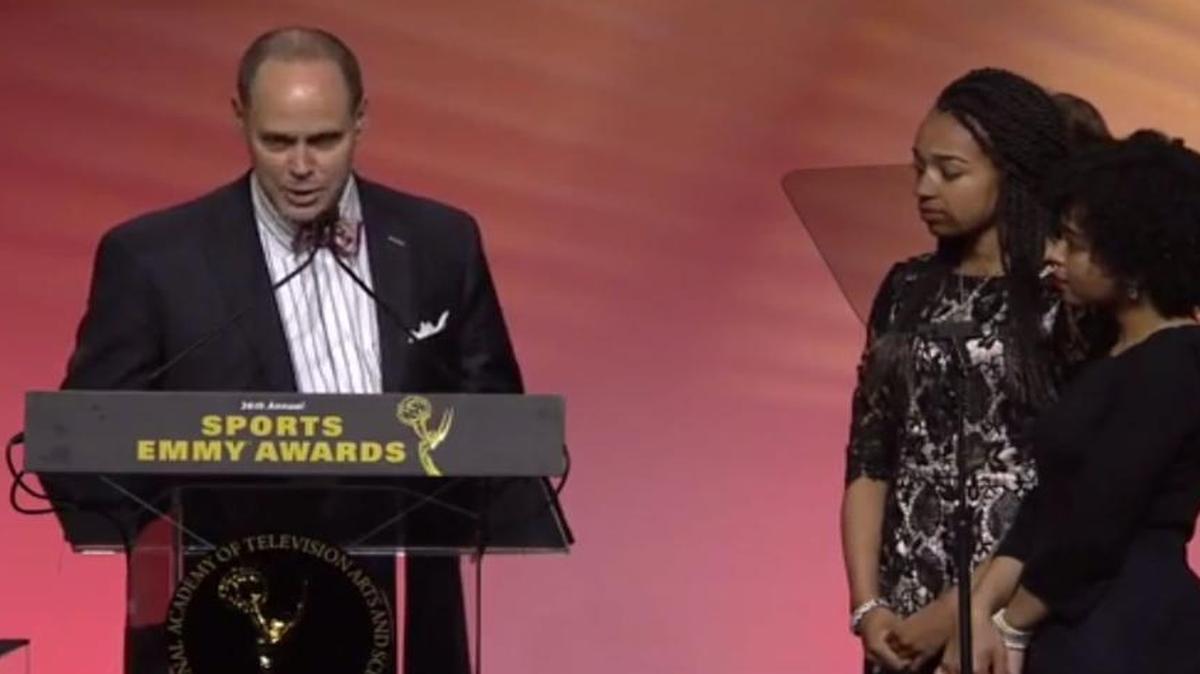 
TNT sportscaster Ernie Johnson with Sydni and Taelor Scott, daughters of the late Stuart Scott.
