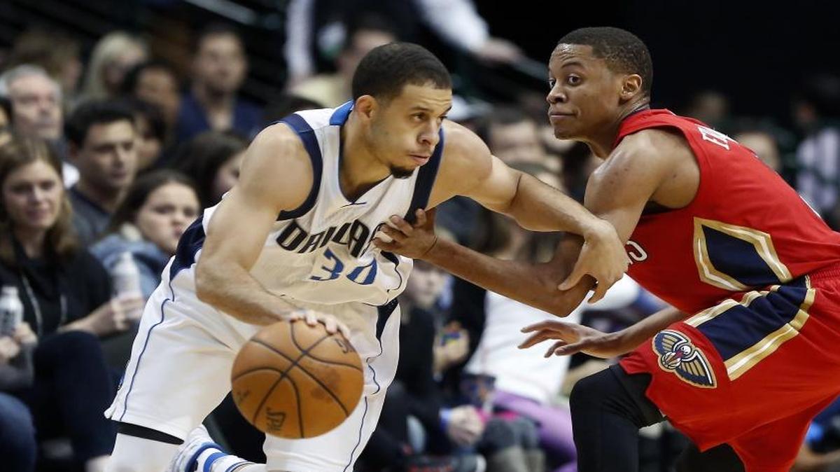Charlottean Seth Curry (30) got a start with the Dallas Mavericks against the Los Angeles Clippers recently.
