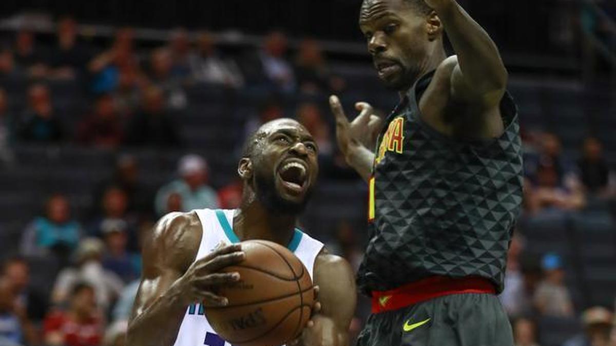 Charlotte guard Kemba Walker scored 29 points and added seven assists in the Hornets’ 113-102 victory over the visiting Atlanta Hawks.