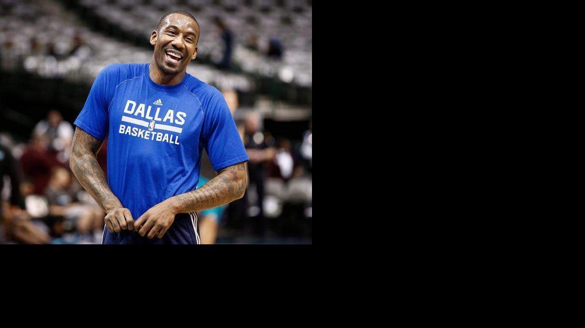 
Amar'e Stoudemire smiles during warmups before his debut with the Mavericks in Dallas on Sunday night.
