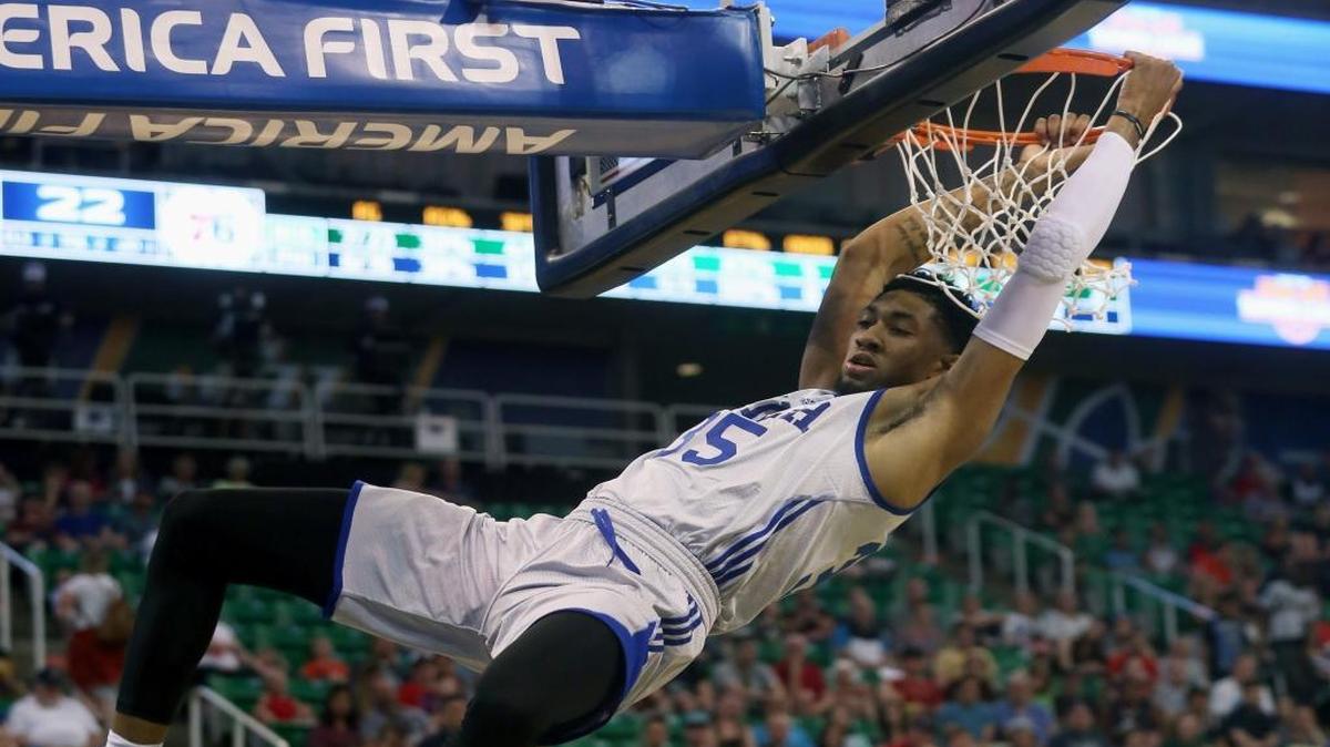 The Charlotte Hornets have an agreement to sign former Philadelphia 76ers forward Christian Wood.