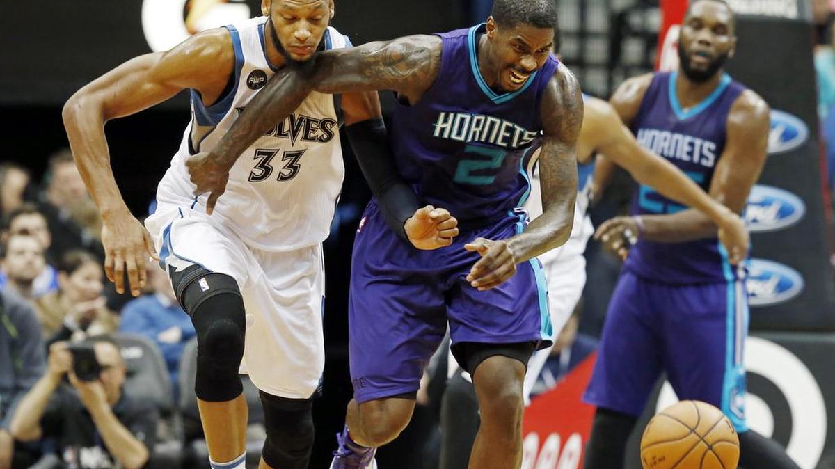 Charlotte Hornets’ Marvin Williams, right, elbows out Minnesota Timberwolves’ Adreian Payne during a chase for the ball in the second half of an NBA basketball game, Tuesday, Nov. 10, 2015, in Minneapolis. The Hornets won 104-95.