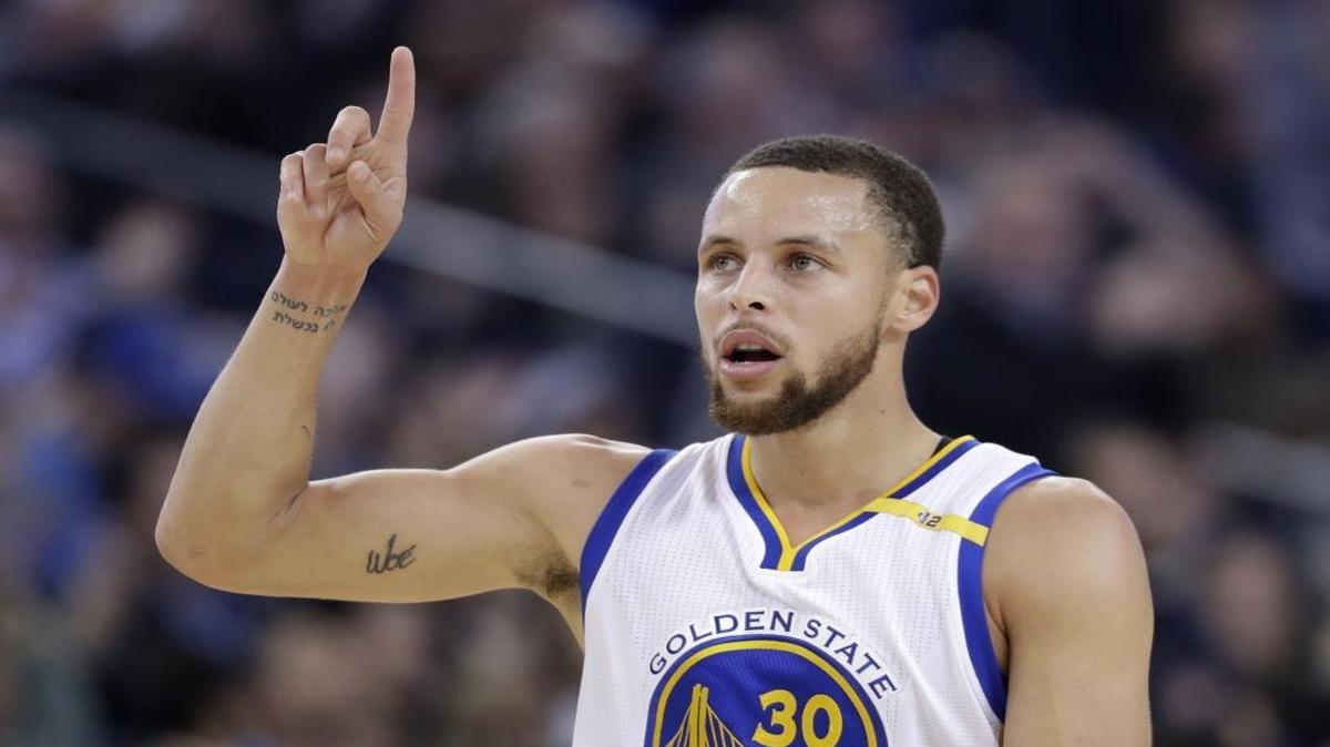 Golden State Warriors guard and former Davidson star Stephen Curry made eight of 10 3-pointers in the first half against the Charlotte Hornets Wednesday.