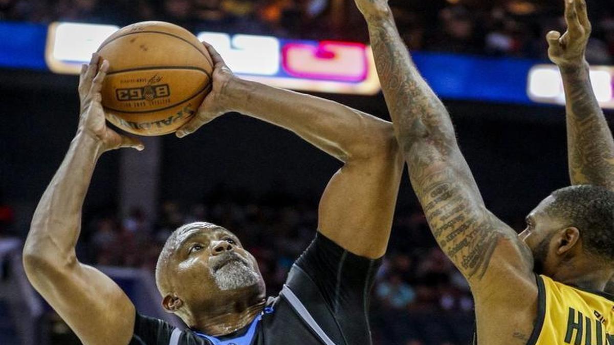 Cuttino Mobley hasn’t played in the NBA since 2008, when he abruptly retired because of a heart disease. ... But his 23-point, six-rebound performance in Charlotte hearkened back to his 11-year NBA career.