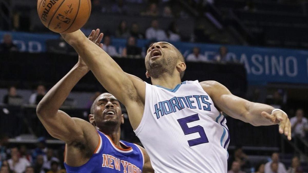Charlotte Hornets' Nicolas Batum (5) is fouled by New York Knicks' Arron Afflalo (4) during the first half of Wednesday’s game in Charlotte.