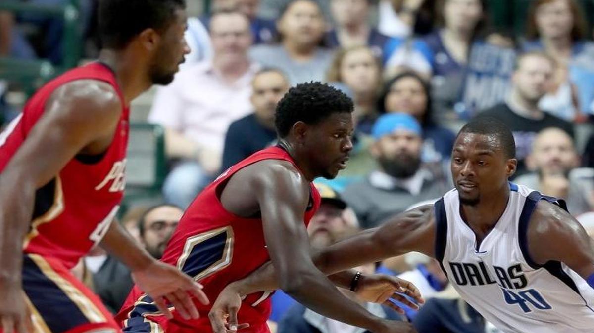 Former Golden State Warrior Harrison Barnes (40) got a huge contract to join the Dallas Mavericks last summer.