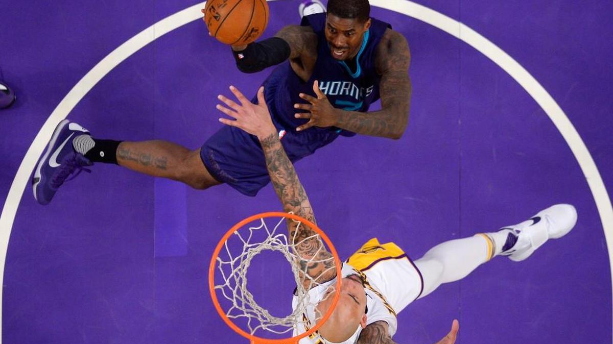 Charlotte Hornets forward Marvin Williams, top, shoots as Los Angeles Lakers center Robert Sacre defends during the second half of an NBA basketball game, Sunday, Jan. 31, 2016, in Los Angeles. The Hornets won 101-82. (AP Photo/Mark J. Terrill)