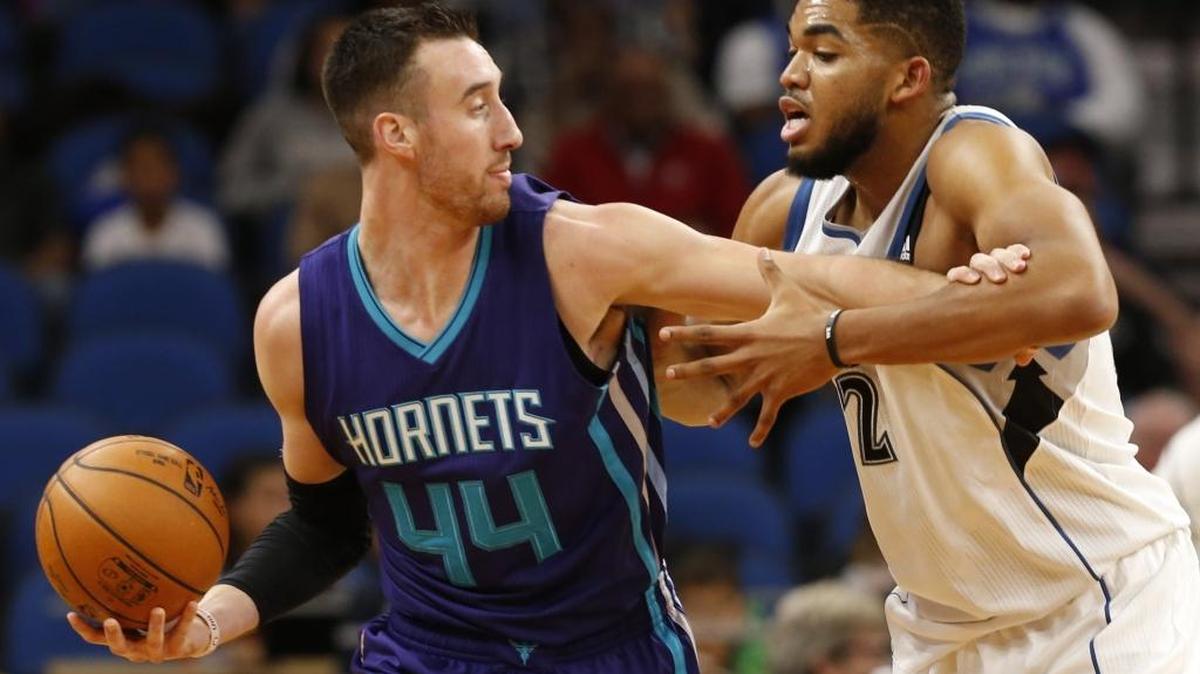 Charlotte Hornets forward Frank Kaminsky (44) suffered a right foot strain during Friday’s exhibition against the Minnesota Timberwolves.