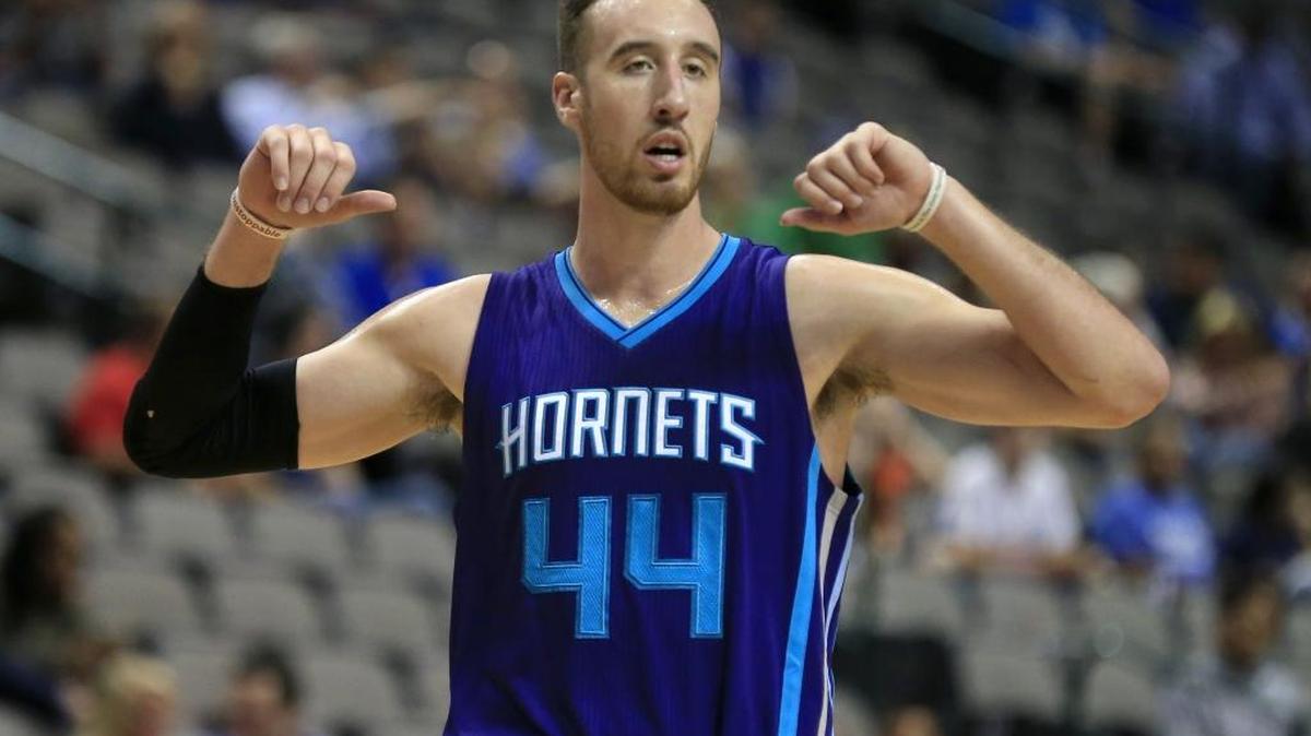 Charlotte Hornets center Frank Kaminsky III (44) is making progress with a foot strain he suffered last week.
