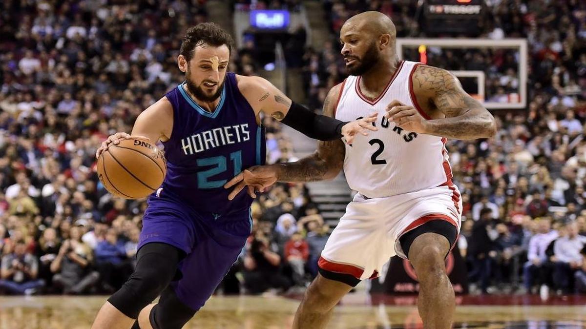 Charlotte Hornets guard Marco Belinelli, left, scored 21 points Wednesday for the Hornets, who have won five of seven.
