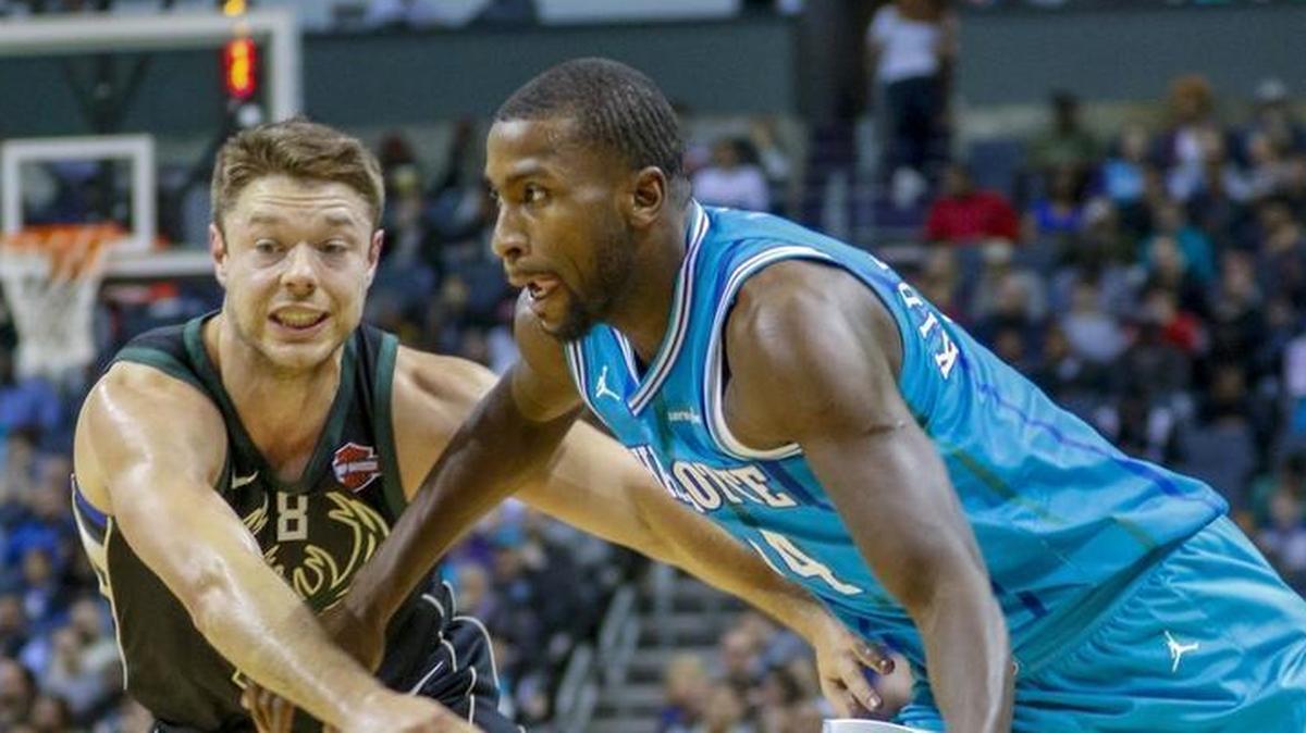 Charlotte Hornets forward Michael Kidd-Gilchrist, right, drives against Milwaukee Bucks guard Matthew Dellavedova Saturday at Spectrum Center.