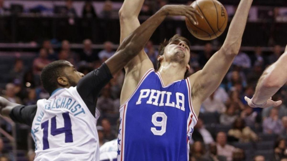 Charlotte’s Michael Kidd-Gilchrist blocks a shot by Philadelphia’s Dario Saric during the second half of Monday night’s game in Charlotte. The 76ers won 105-99.