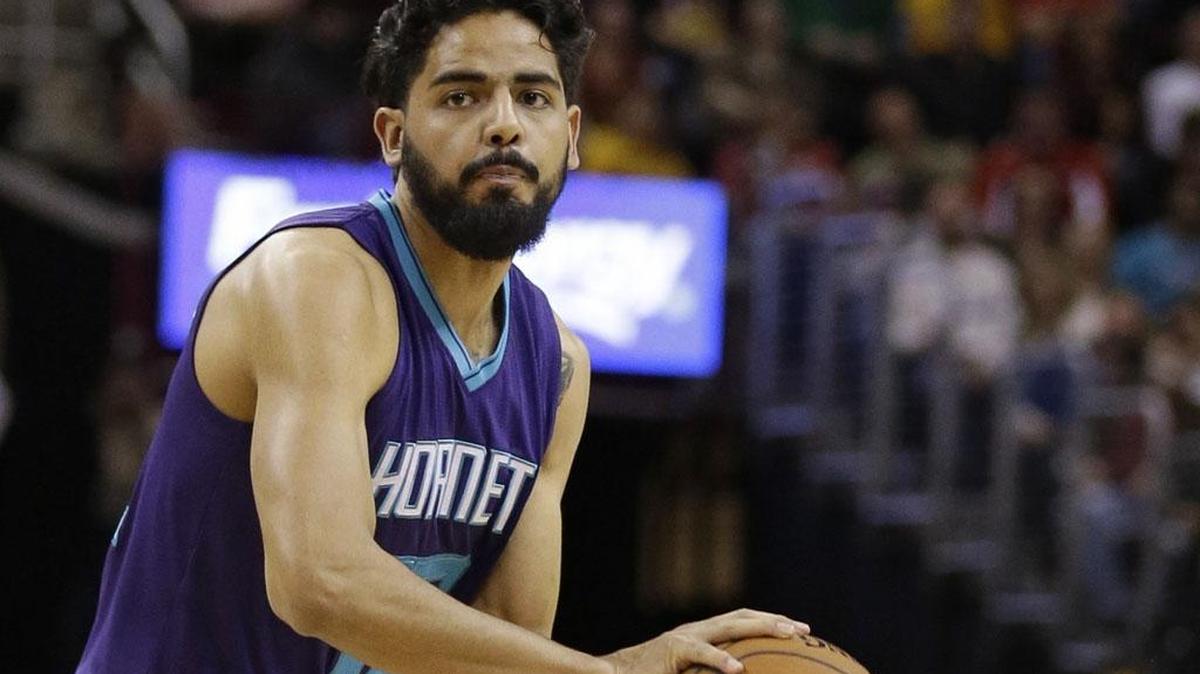 The Charlotte Hornets plan to sign point guard Jorge Gutierrez for the rest of the season, according to a knowledgeable source.