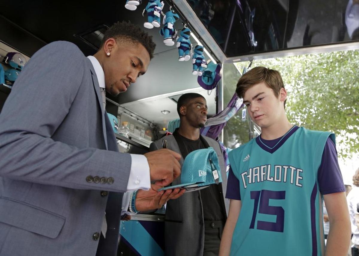 The Charlotte Hornets needs scoring, and Malik Monk has the gift for doing that. Which is why there’s a clamor already among the fan base to consider starting Monk.