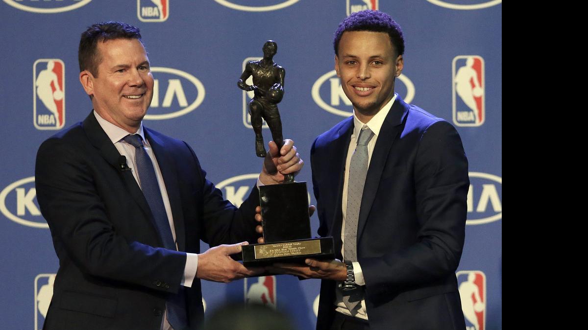 
Golden State Warriors guard Stephen Curry, right, is presented with the NBA's Most Valuable Player award by Tim Chaney, of Kia Motors, at a basketball news conference announcing Curry as the NBA Most Valuable Player in Oakland, Calif., Monday, May 4, 2015. 
