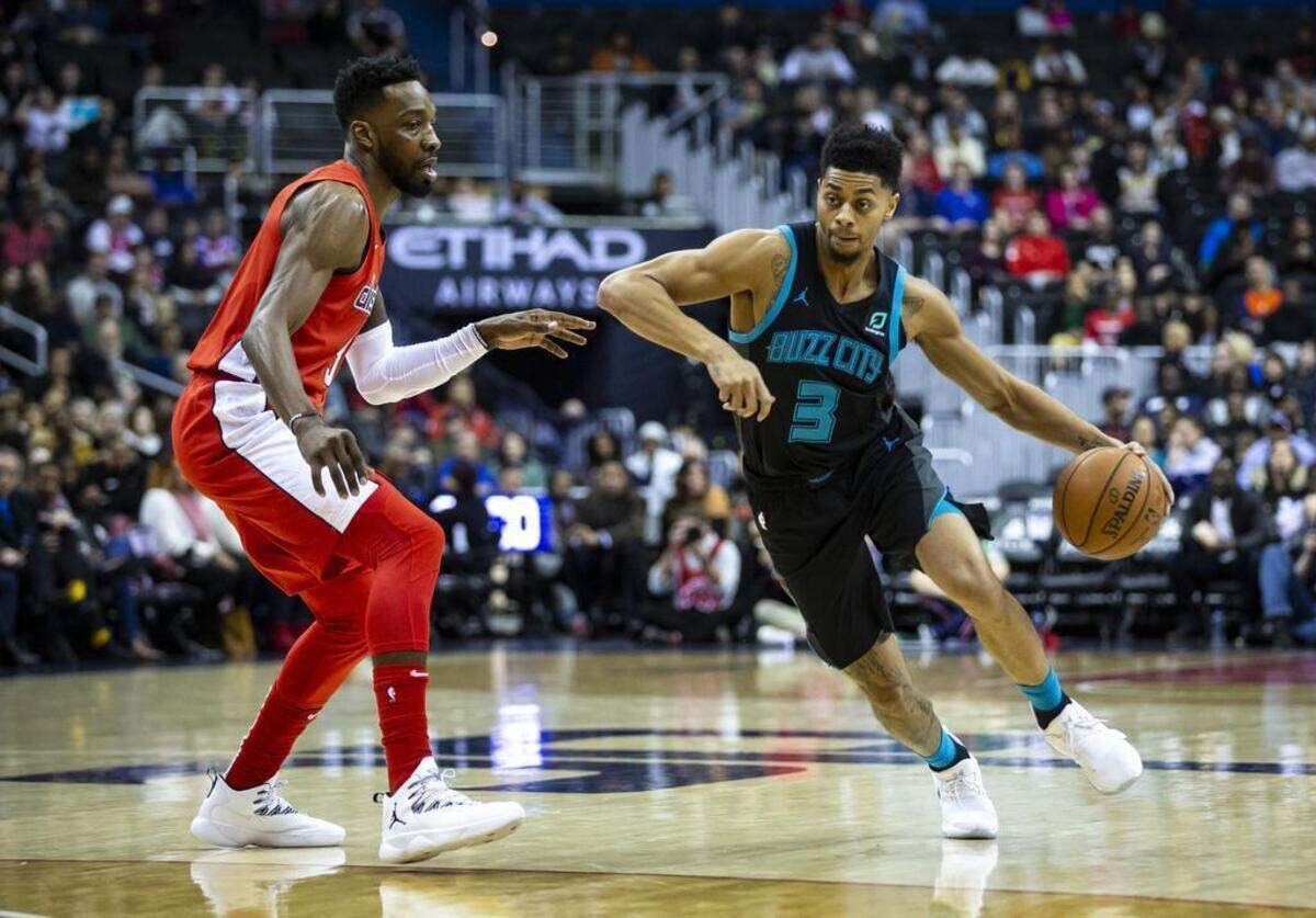 Charlotte Hornets guard Jeremy Lamb, right, drives against Washington Wizards forward Jeff Green during the first half of Saturday’s NBA game in Washington.