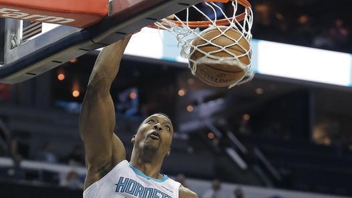 Charlotte Hornets center Dwight Howard (12) with one of several dunks Tuesday against the Chicago Bulls.