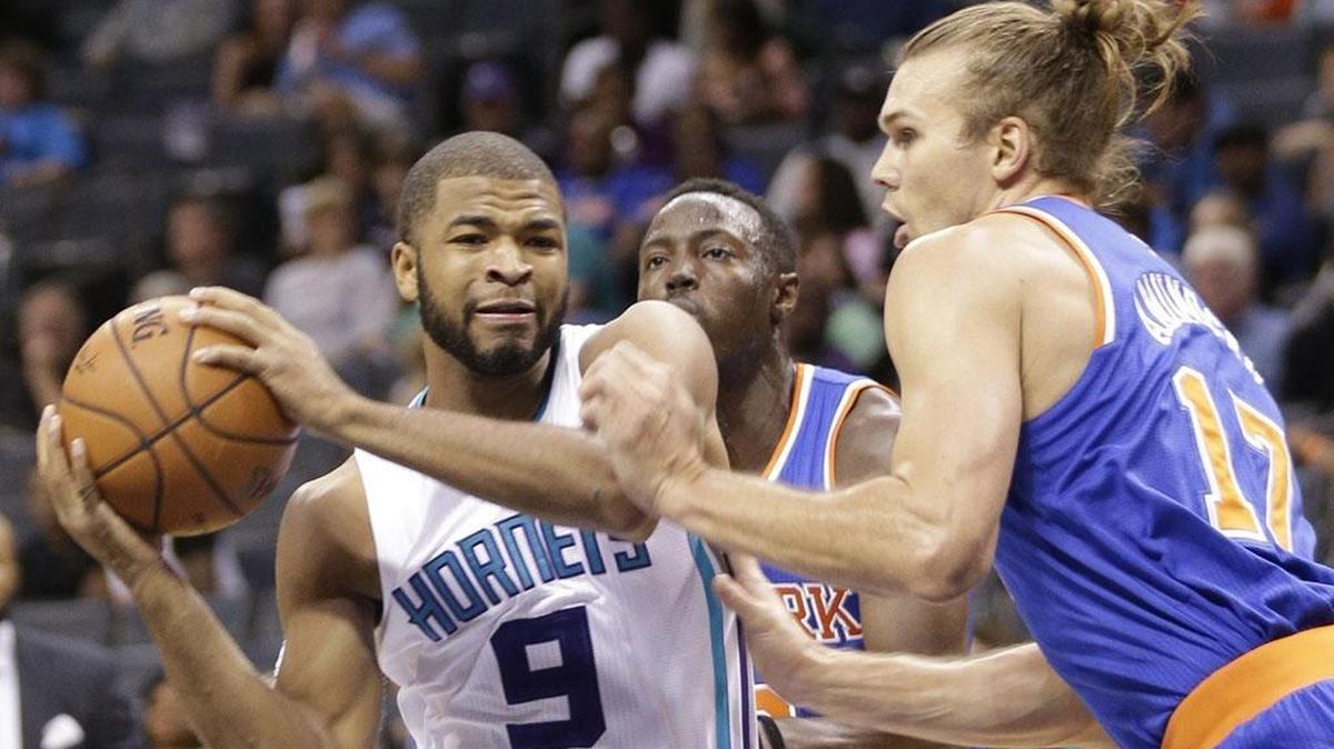 Charlotte Hornets guard Aaron Harrison (9) drives against New York Knicks' Lou Amundson (17) in the second half of an NBA preseason basketball game in Charlotte. The Hornets won 97-93.