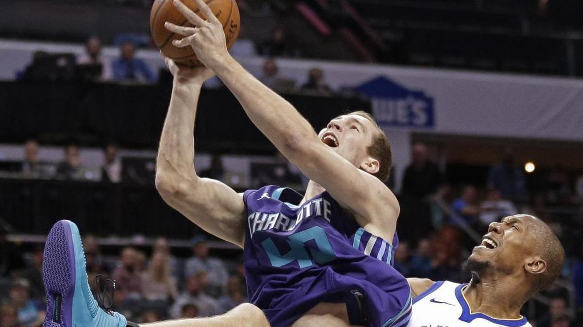Charlotte Hornets center Cody Zeller (40) is now cleared for drills in practice, following December knee surgery, and soon should be cleared to scrimmage.