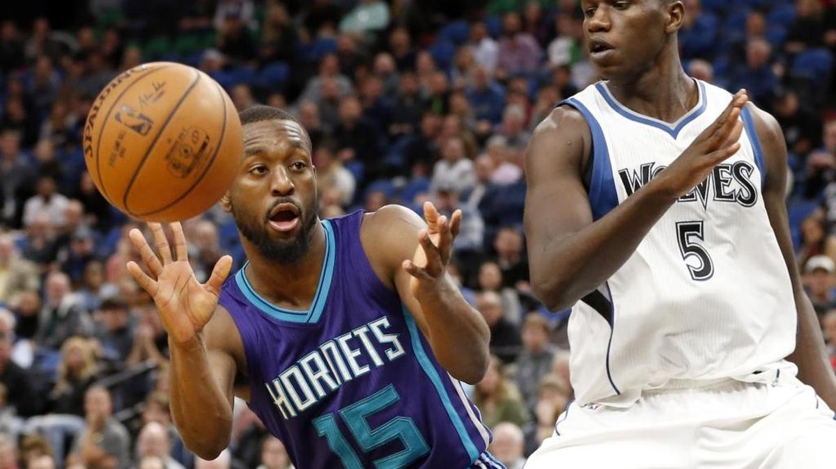Charlotte point guard Kemba Walker’s (15) exceptional offensive efficiency this season has pushed the Hornets to a 7-3 start.