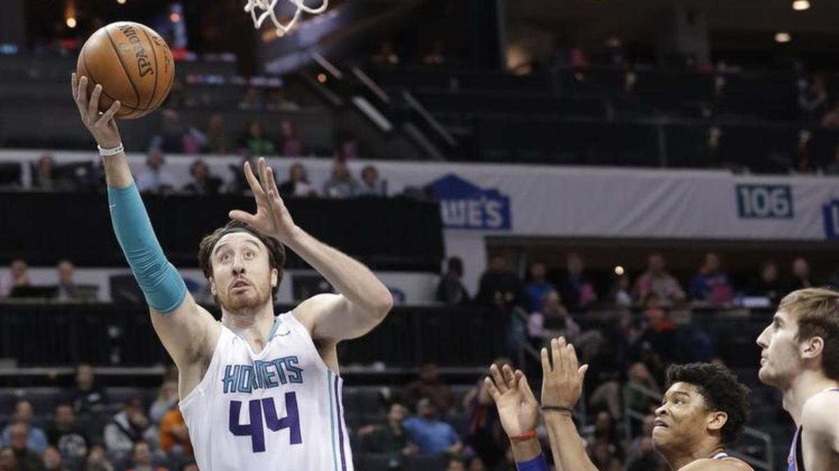 Charlotte Hornets' Frank Kaminsky (44) is a thinker -- sometimes an over-thinker -- which can be a hindrance to his NBA career.