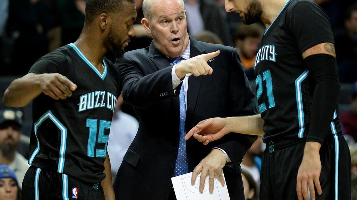 Steve Clifford (center) was the Charlotte Hornets’ head coach from 2013-18. He will now return to coach the team.