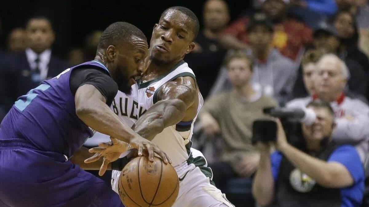 Charlotte Hornets point guard Kemba Walker, left, did not show symptoms of a concussion but will be re-evaluated Saturday after hitting his head late in Friday’s loss to the Milwaukee Bucks.
