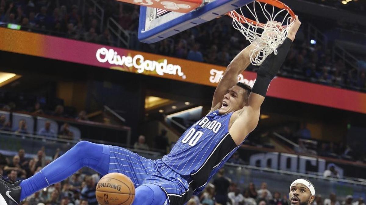 Orlando Magic forward Aaron Gordon (dunking) has been a huge factor in his team’s 4-1 start.