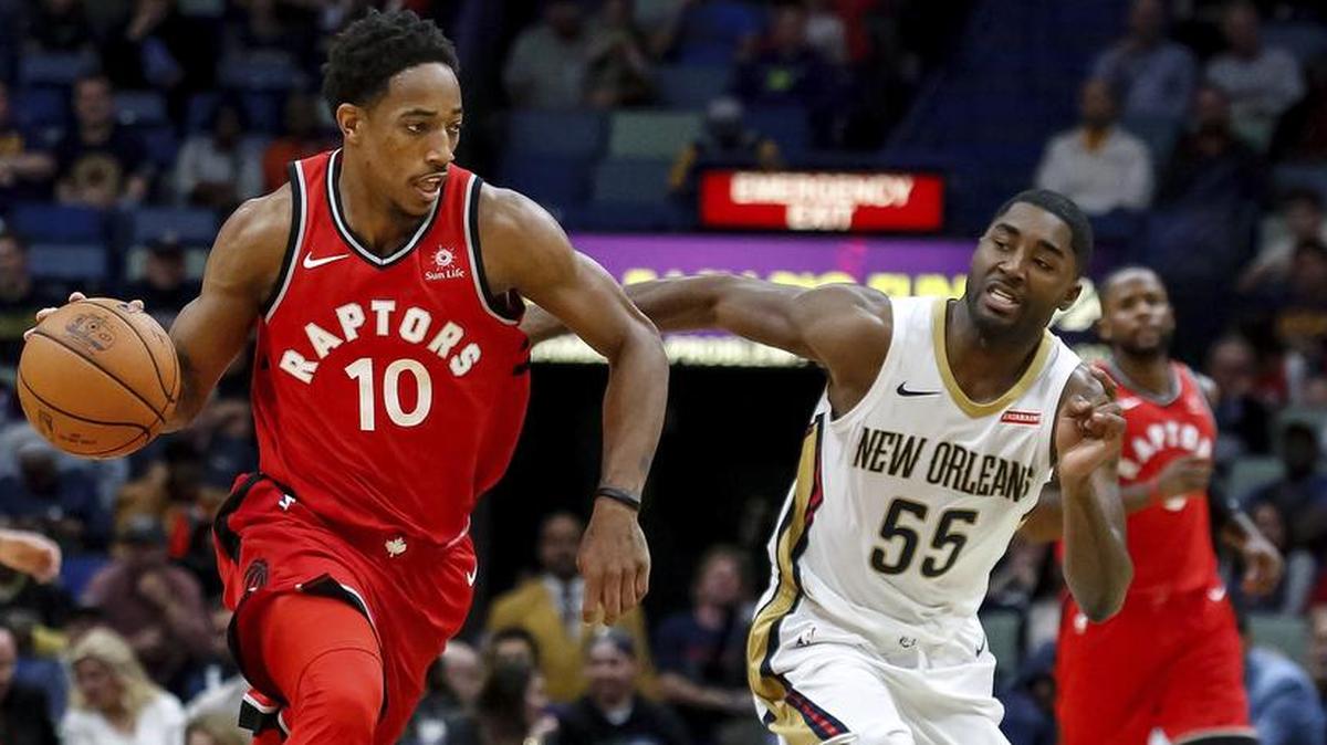 Toronto Raptors guard DeMar DeRozan (10) is one of the NBA’s best mid-range scorers. Though he’s not a big 3-point threat, he shoots 47 percent from the field.