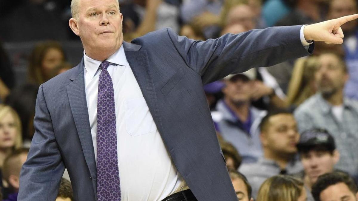 Charlotte Hornets head coach Steve Clifford instructs his team from the sidelines during Wednesday night's win over Orlando.