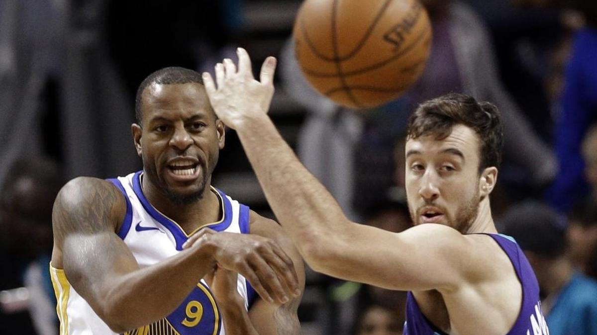 The Charlotte Hornets lost Frank Kaminsky (right) to a sprained ankle in the first half of Wednesday’s loss to the Golden State Warriors.