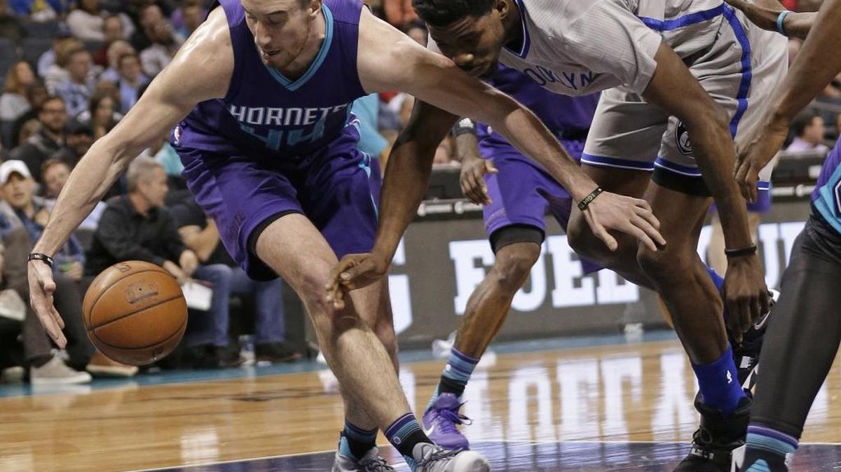 Hornets big man Frank Kaminsky, left, steals the ball from the Brooklyn Nets’ Henry Sims, right, during the first half of their game in Charlotte.