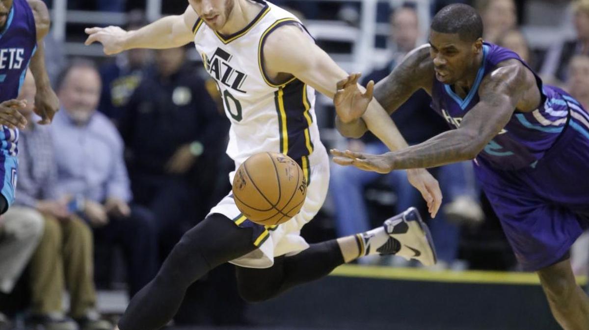 Charlotte Hornets forward Marvin Williams, right, is comfortable guarding all over the court.