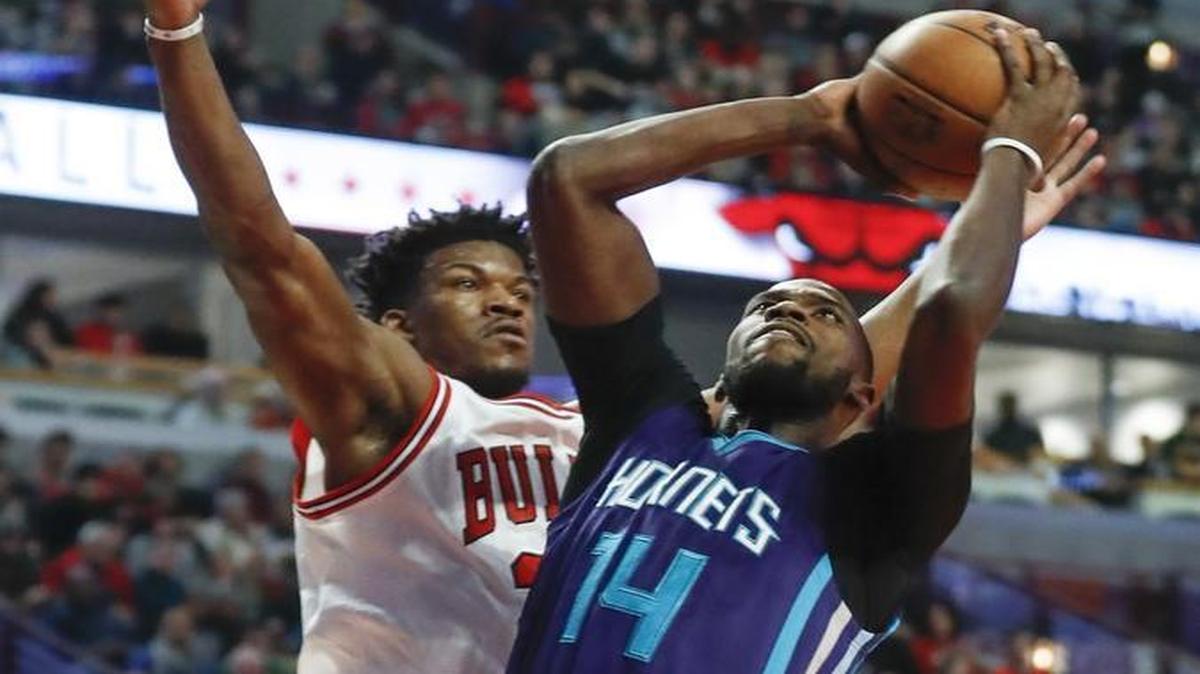 Charlotte Hornets forward Michael Kidd-Gilchrist shoots against Chicago Bulls forward Jimmy Butler during the first half of Monday night’s game in Chicago.