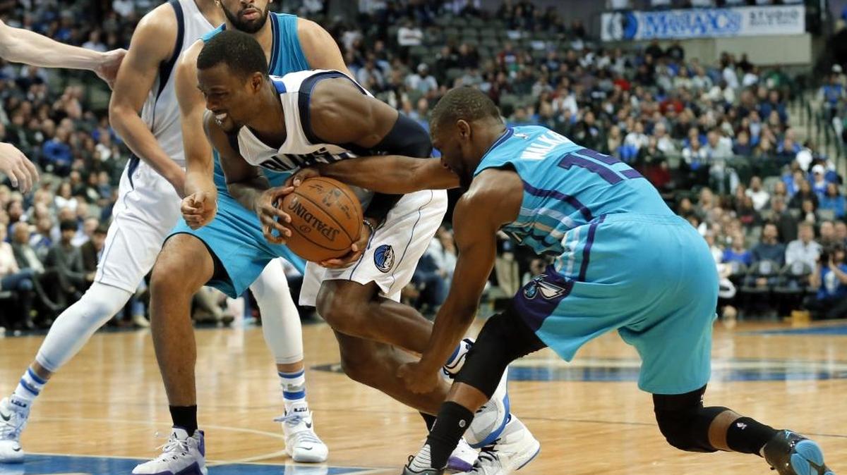 The Charlotte Hornets couldn’t do much to slow Dallas Mavericks forward Harrison Barnes on Monday, but Charlotte’s offense generated 34 fourth-quarter points to win.