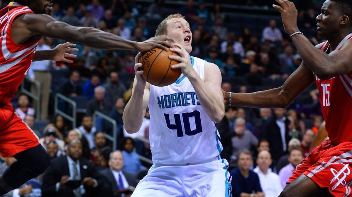 Hornets center Cody Zeller (40) recently missed six games because of a quad injury. His return has sparked the Hornets, who have won four of their past six games.