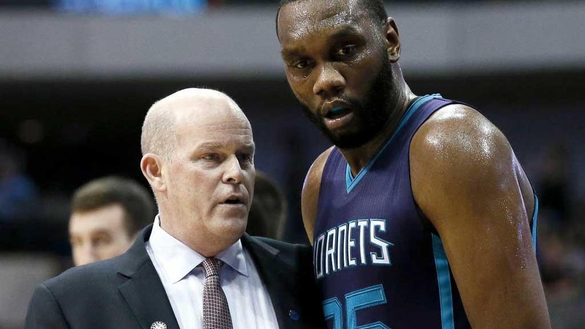 Charlotte Hornets coach Steve Clifford (left) used center Al Jefferson’s post-up game Thursday to burn up much of the fourth-quarter clock and beat the Dallas Mavericks.