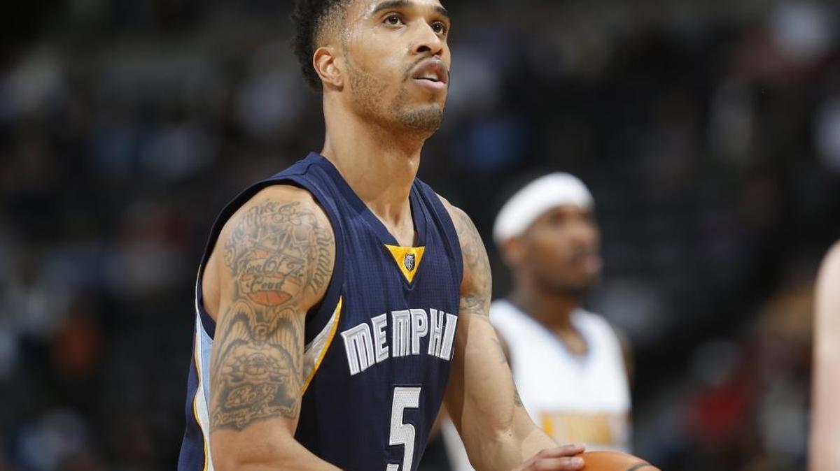 Guard Courtney Lee was acquired by the Charlotte Hornets in a deal with the Memphis Grizzlies.