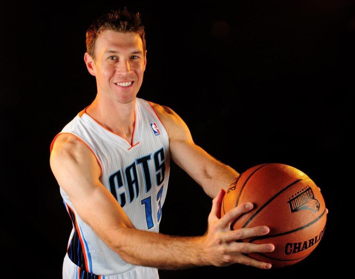 Former Charlotte Bobcats shooting guard Matt Carroll will add to pre- and post-game TV coverage to his broadcast duties with the Charlotte Hornets.