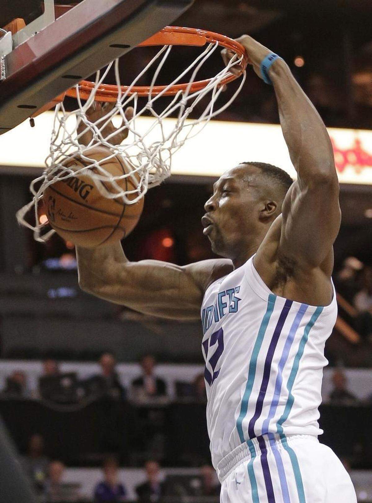 New Charlotte Hornets center Dwight Howard failed to keep alive his season-long streak of 15 or more rebounds, but he made nine of 13 shots for 22 points (plus 10 rebounds.).