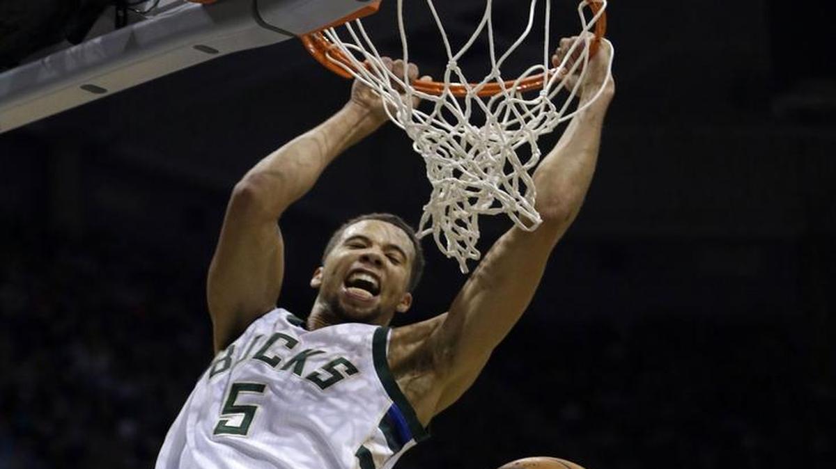 Point guard Michael Carter-Williams (5) has excellent size for his position at 6-6. He’s agreed to terms on a one-season deal with the Charlotte Hornets.
