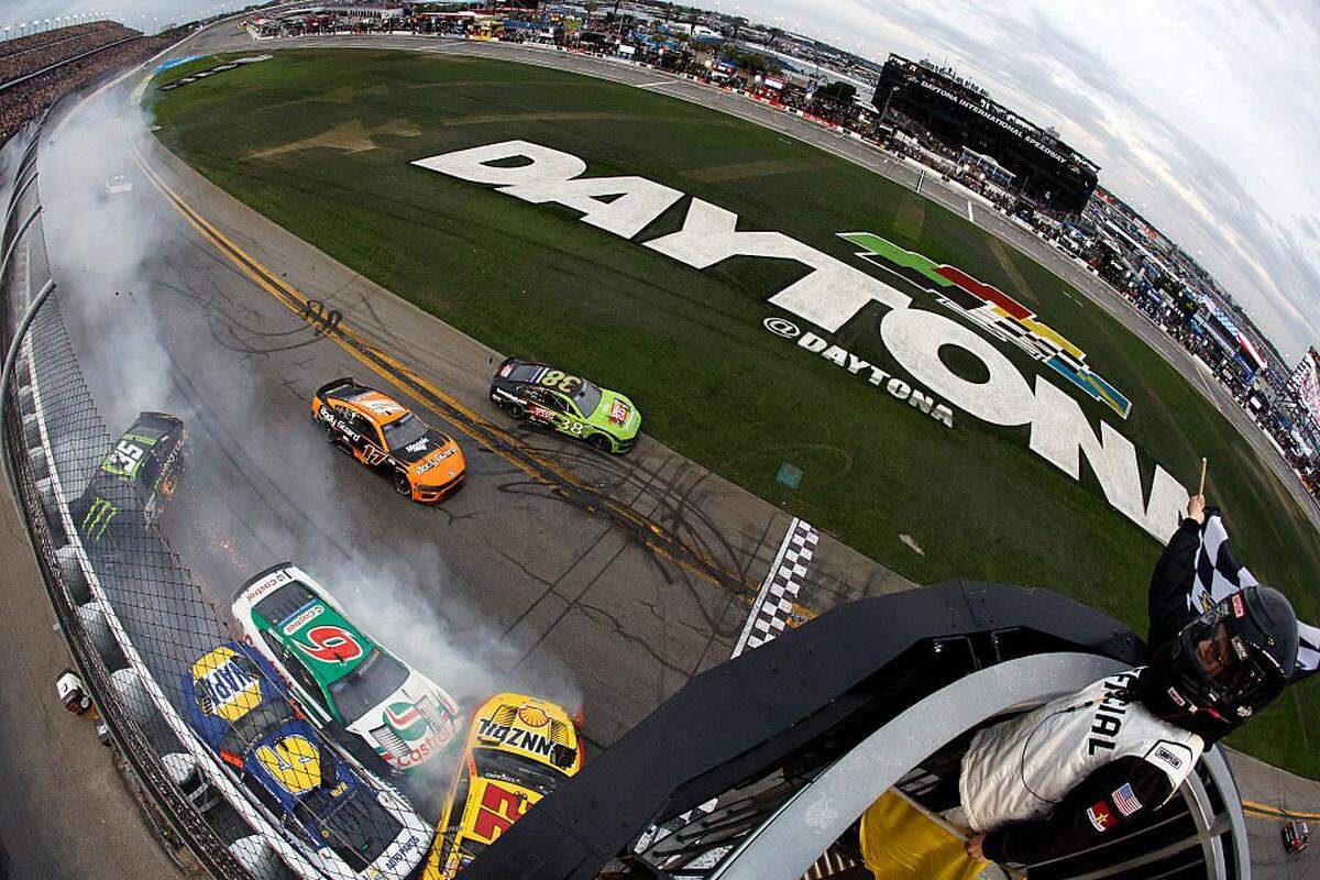 DAYTONA BEACH, FLORIDA - FEBRUARY 15: Joey Logano, driver of the #22 Shell Pennzoil Ford, Brad Keselowski, driver of the #6 Castrol Ford, Chase Elliott, driver of the #9 NAPA Auto Parts Chevrolet, and Zane Smith, driver of the #38 Speedy Cash Ford, and Chris Buescher, driver of the #17 Body Guard Ford, spin after an on-track incident to end the NASCAR Cup Series Daytona 500 at Daytona International Speedway on February 15, 2026 in Daytona Beach, Florida. (Photo by Sean Gardner/Getty Images)