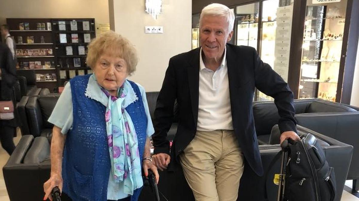 Davidson basketball coach Bob McKillop was moved by the recollections of concentration camp survivor Eva Mosez Kor (left).